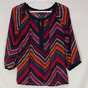 EUC Banana Republic semi sheer 3/4 sleeve chevron blouse Size Small